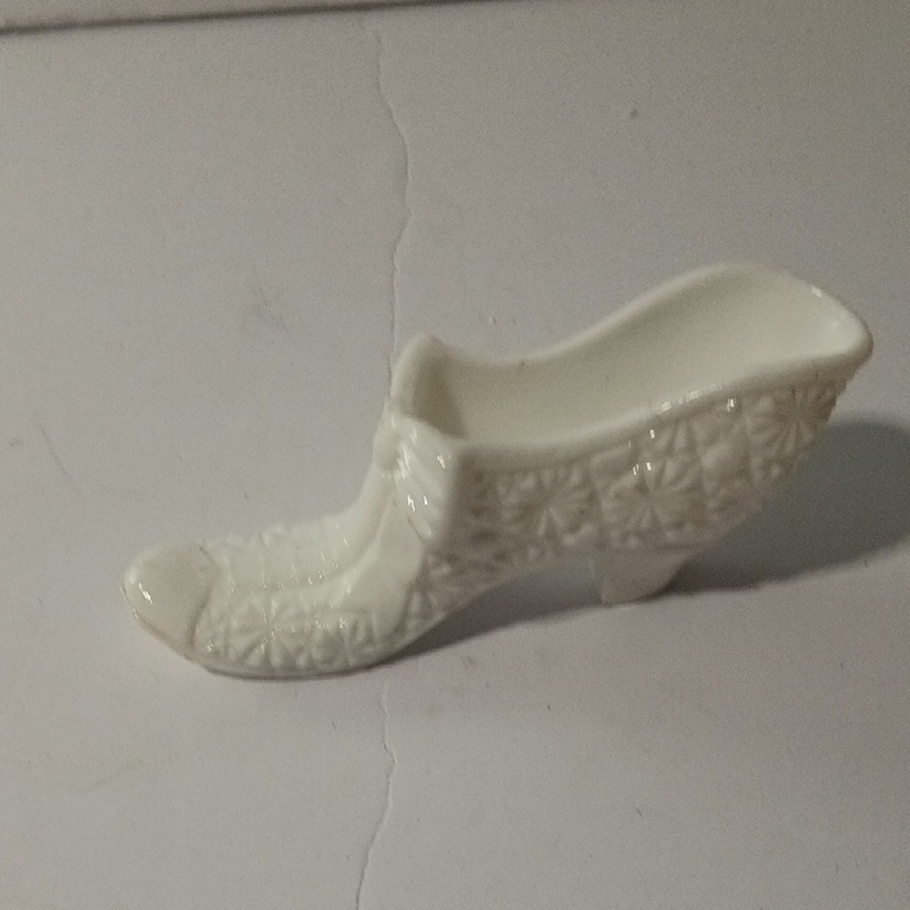 Fenton White Glass Art Shoe